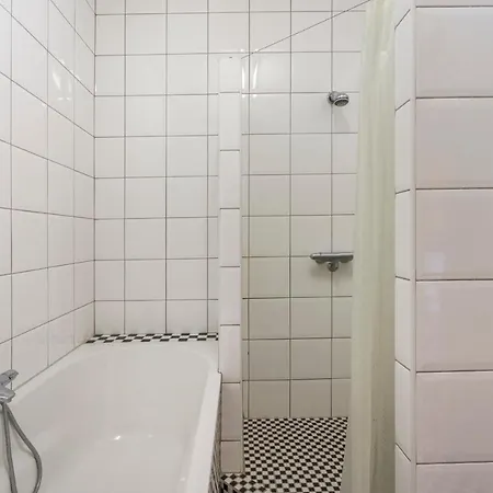Karaktervolle Familie 12p - Ruim En Vlak Bij Villa