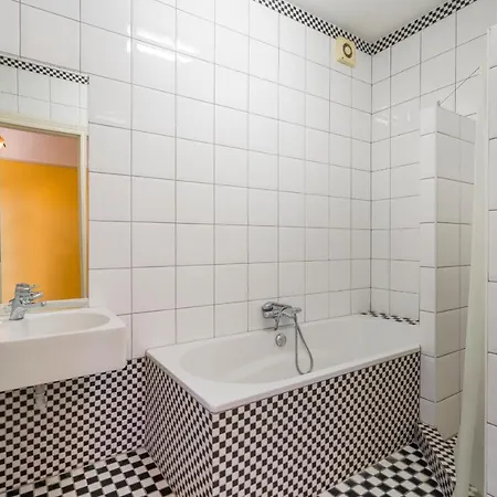 Karaktervolle Familie 12p - Ruim En Vlak Bij Villa *